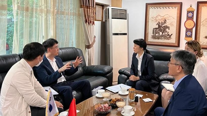 Посол Кыргызстана в Корее обсудила с представителями медцентра при университете Кемёнг возможность повышения квалификации врачей из КР